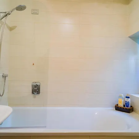 Apartment P&p Tiraboschi